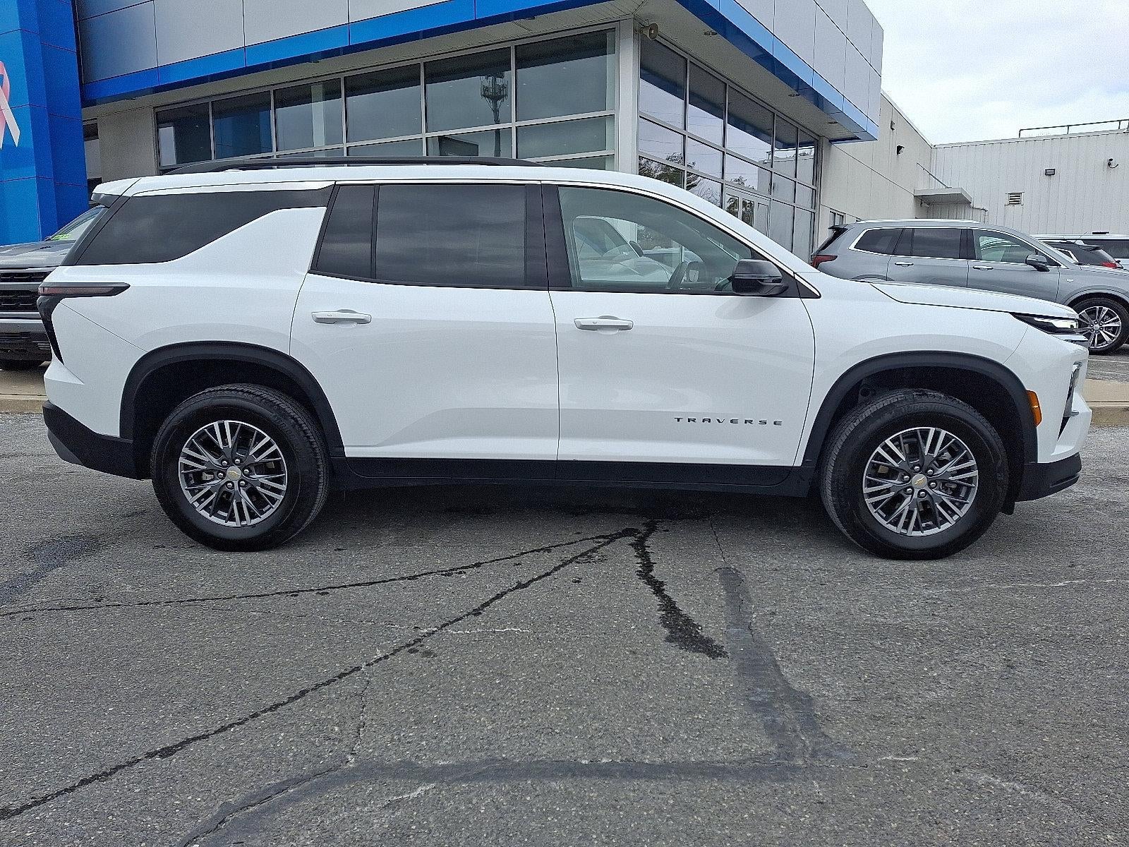 2025 Chevrolet Traverse LT