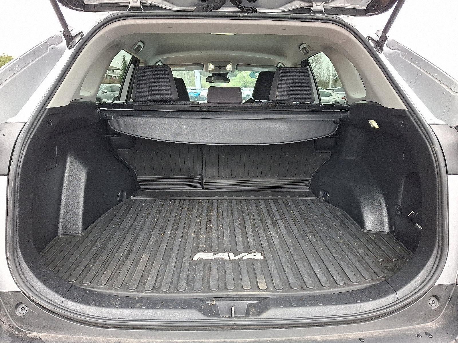 2022 Toyota RAV4 LE