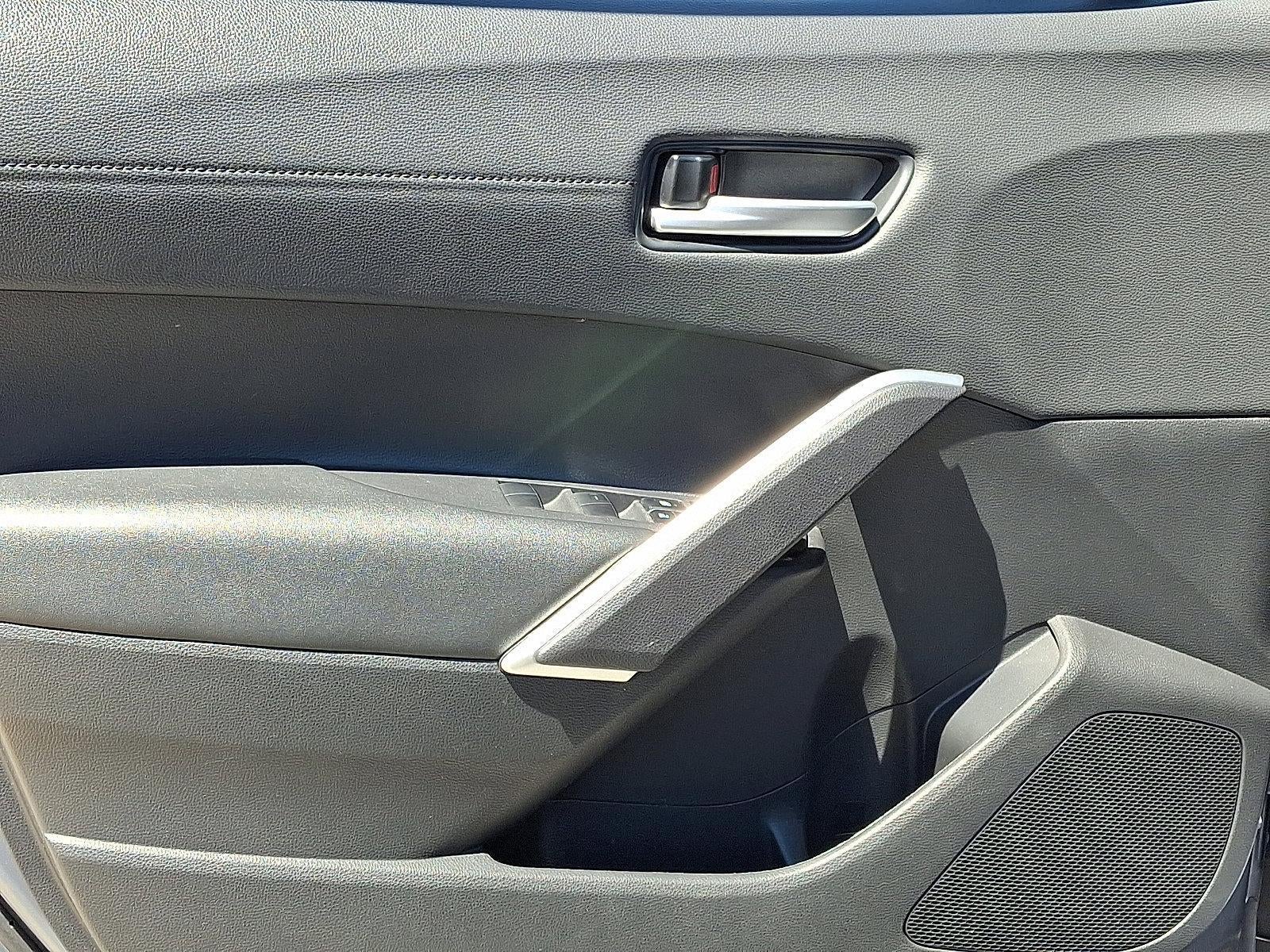 2024 Toyota Corolla Cross XLE - Photo 13
