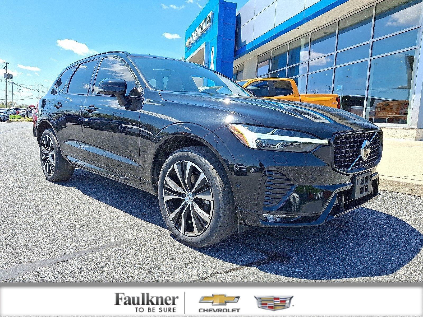 2023 Volvo XC60 B5 Plus Dark Theme AWD's photo