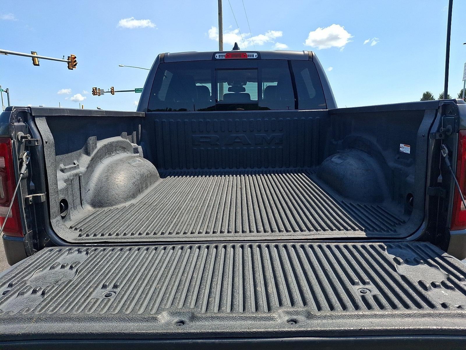 2020 RAM 1500 Laramie 4x4 Crew Cab 5'7" Box
