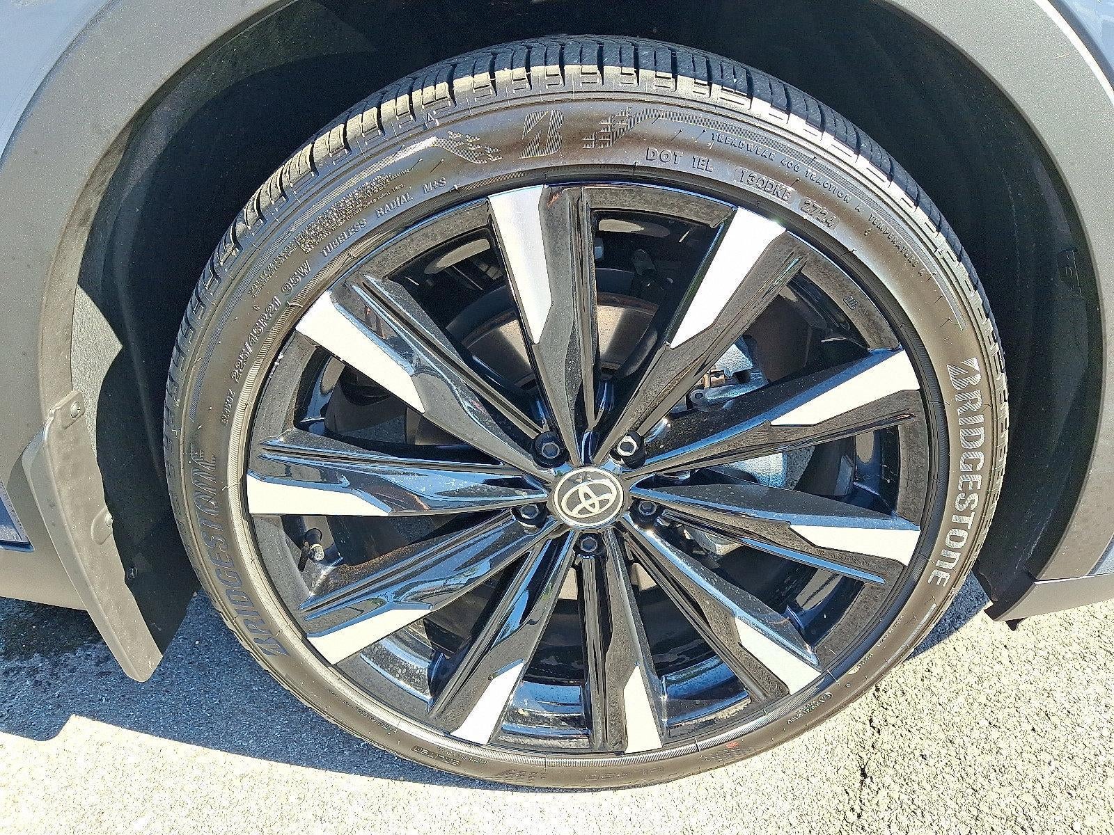 2025 Toyota Crown Platinum AWD (Natl)